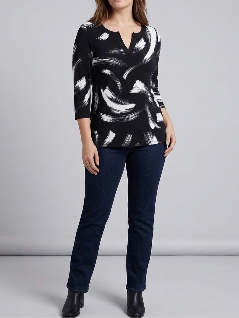 Chicos Travelers Black White Abstract Brushstroke V-Neck 3/4 Sleeve Top 1 8/10